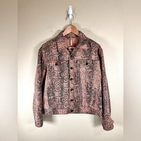 Free People Women’s snakeskin Printed Trucker
Denim Jacket - Picture 6 of 13